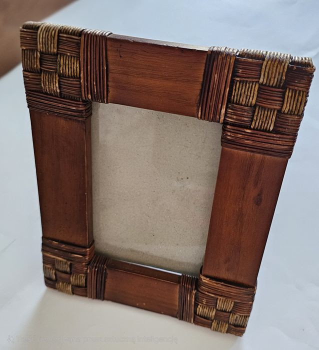 Drewniana ramka vintage z ozdobnym wykończeniem – boho klimat!