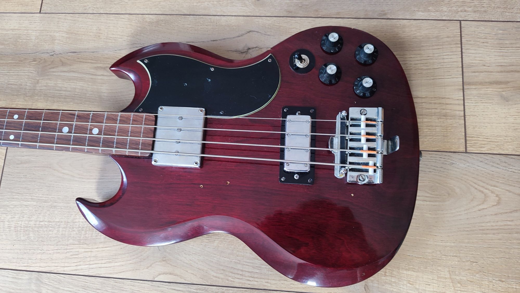 Gitara basowa bezprogowa Greco SG