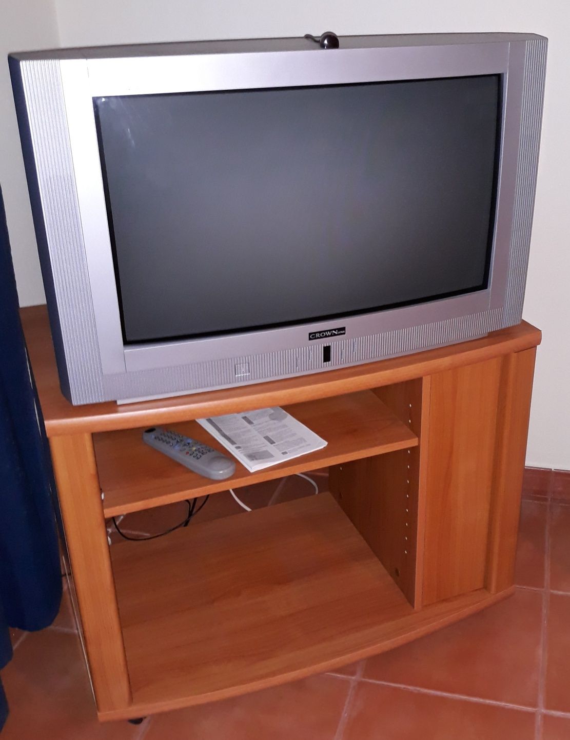 Televisão Crown 32" + Móvel TV