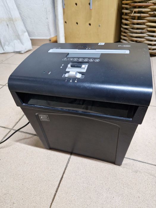 Destruidora de papel Fellowes P-48C - Avariado
