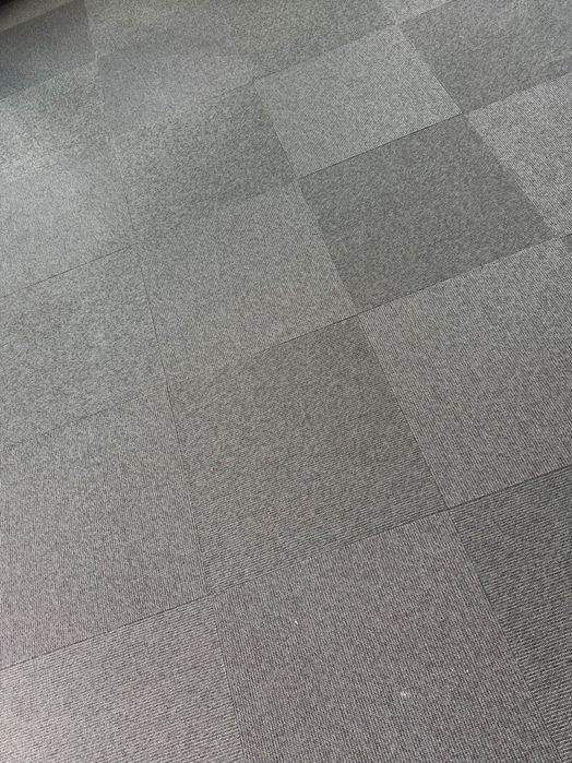 Wykladzina przemyslowo biorowa 50x50, kolor ciemny szary!