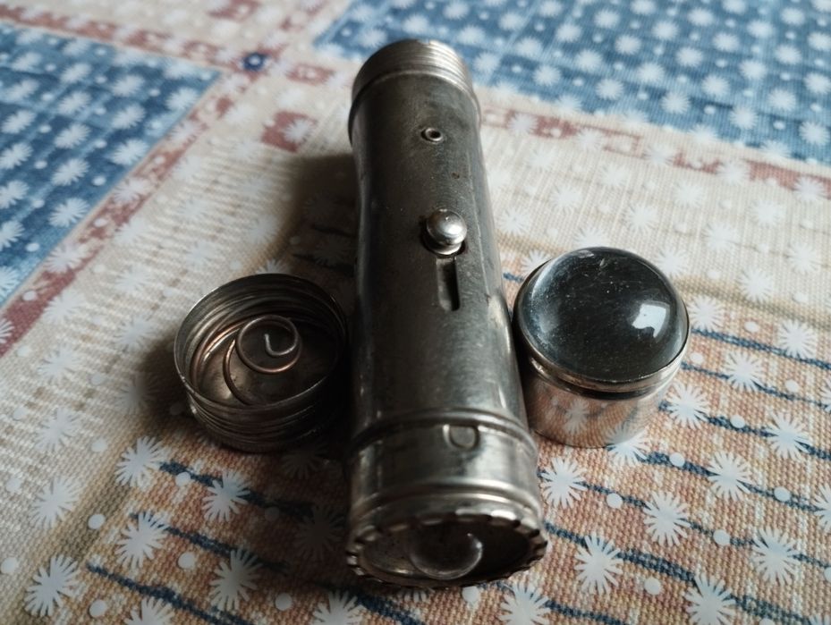 Фонарик на батарейке