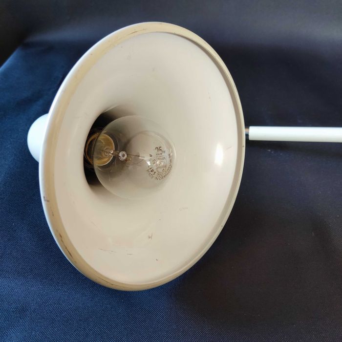 Duża metalowa lampa biurkowa - nietypowy unikatowy klosz - lata 60