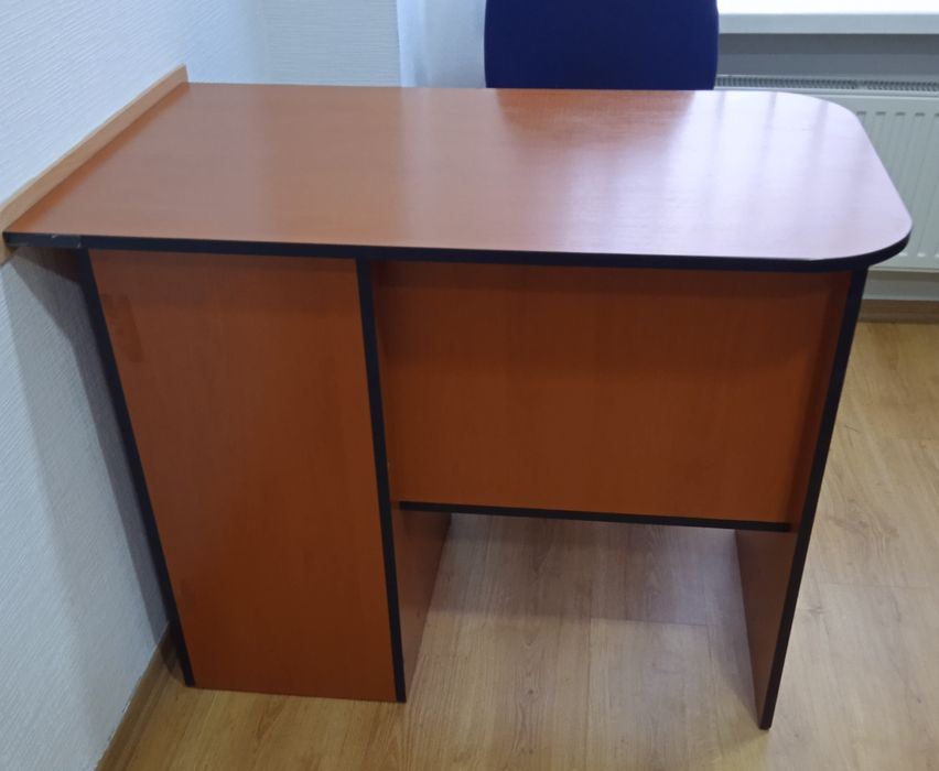 Стіл офісний однотумбовий