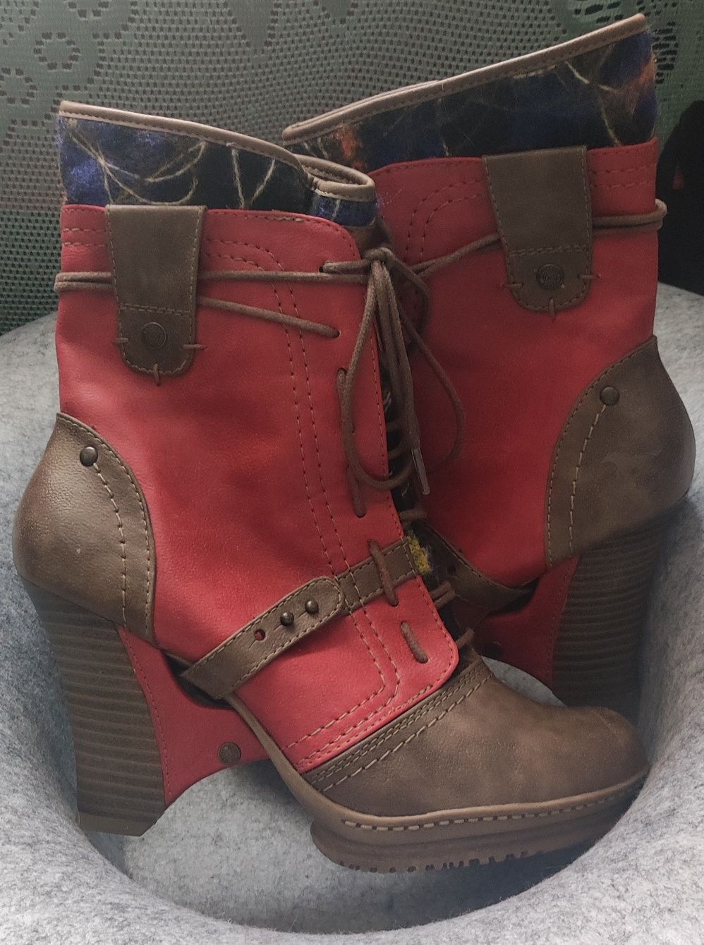 Buty Mustang , bardzo modne rozmiar  40 - 26 cm