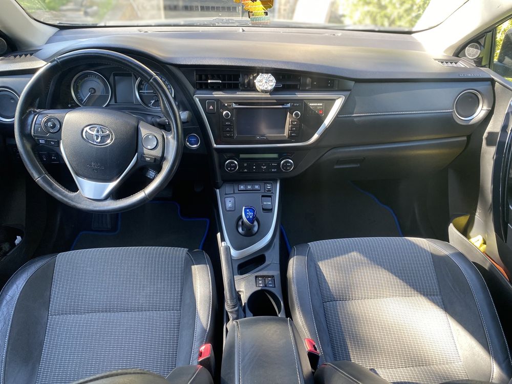 Toyota Auris 1.8 hybryda 2013