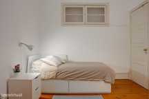 669176 - Quarto com cama de solteiro em...