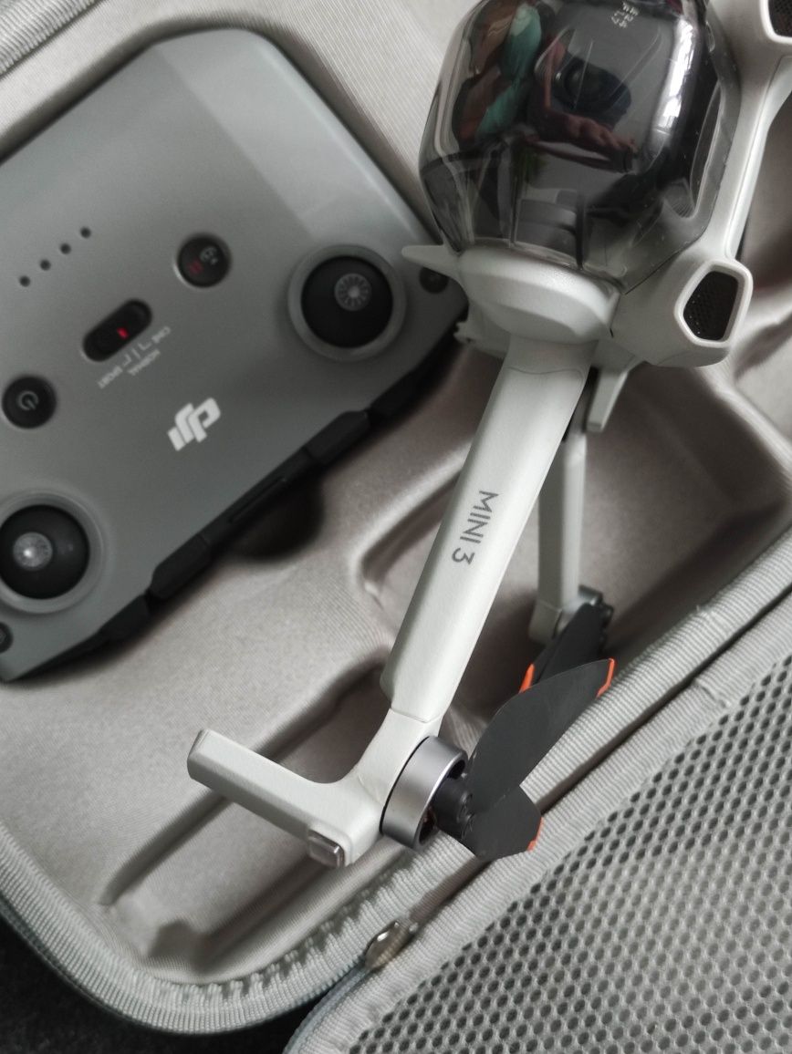 Dron mini 3 tylko 19 cykli plus walizka