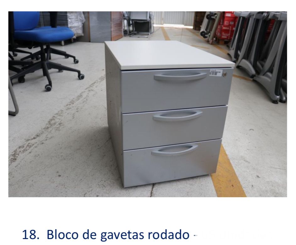 Secretária / mesa escritorio com 3 gavetas (e cadeira)