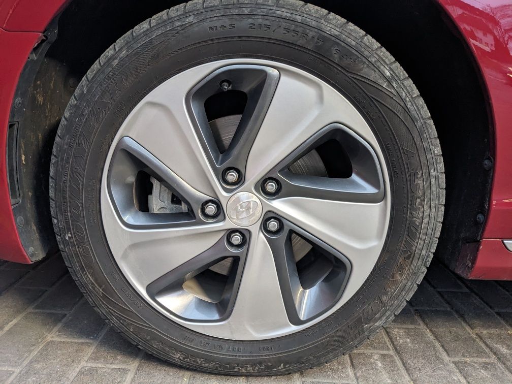 215/55 17 літо Goodyear Assurance
