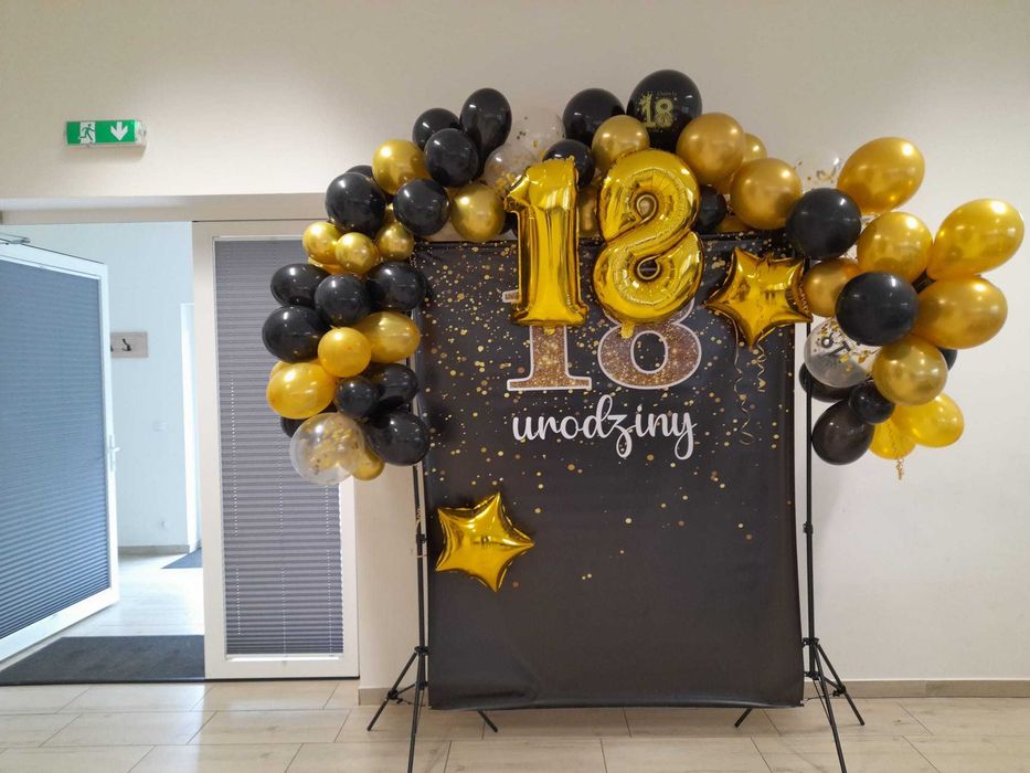 Stelaż z tłem 18 urodziny -1 raz użyty .