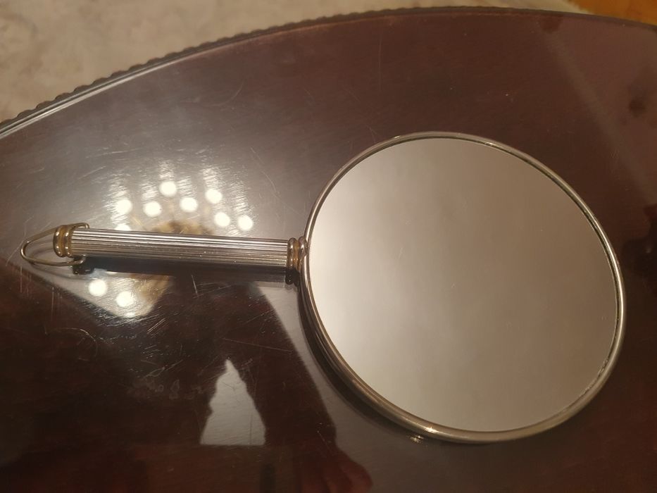 Lusterko dwustronne powiększające.