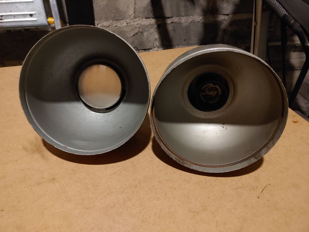 Stara lampa reflektor z soczewką