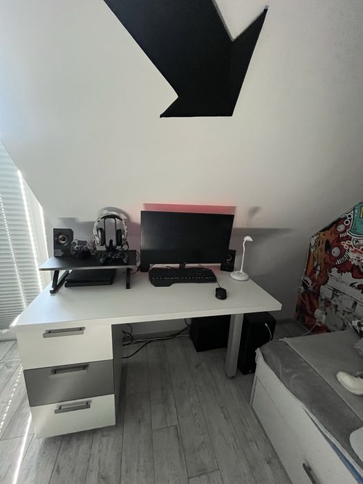 Sprzedam komplet mebli młodzieżowych