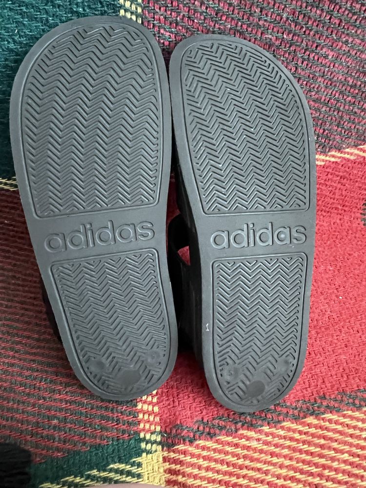 Босоніжки adidas 37 розмір.