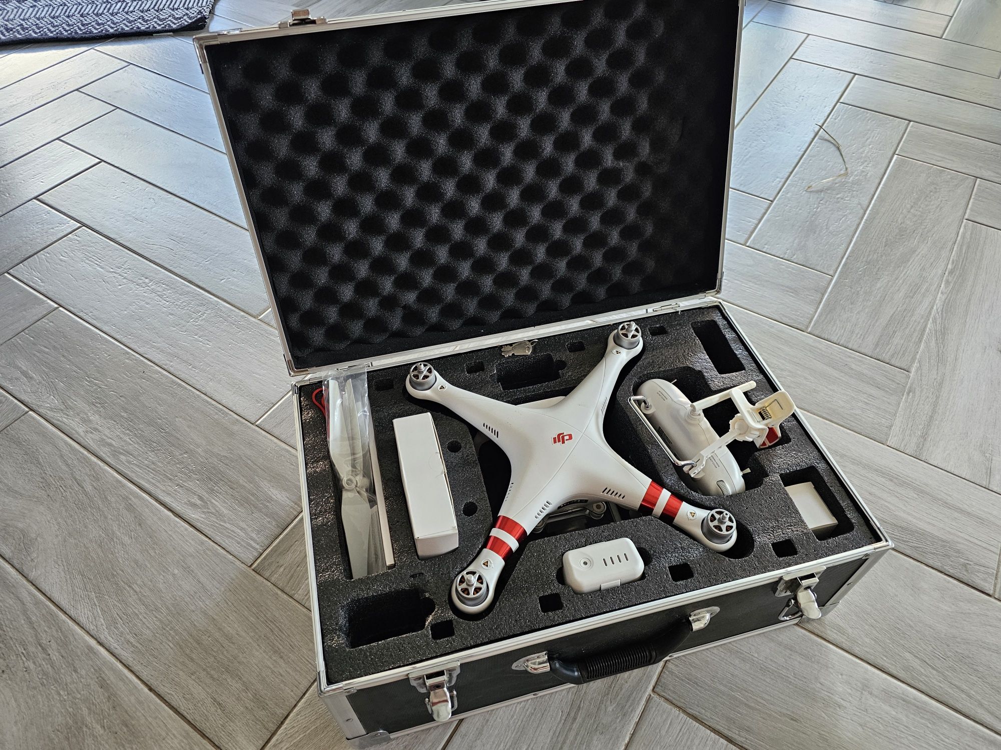 Dron DJI Phantom 3 standard + skrzynia