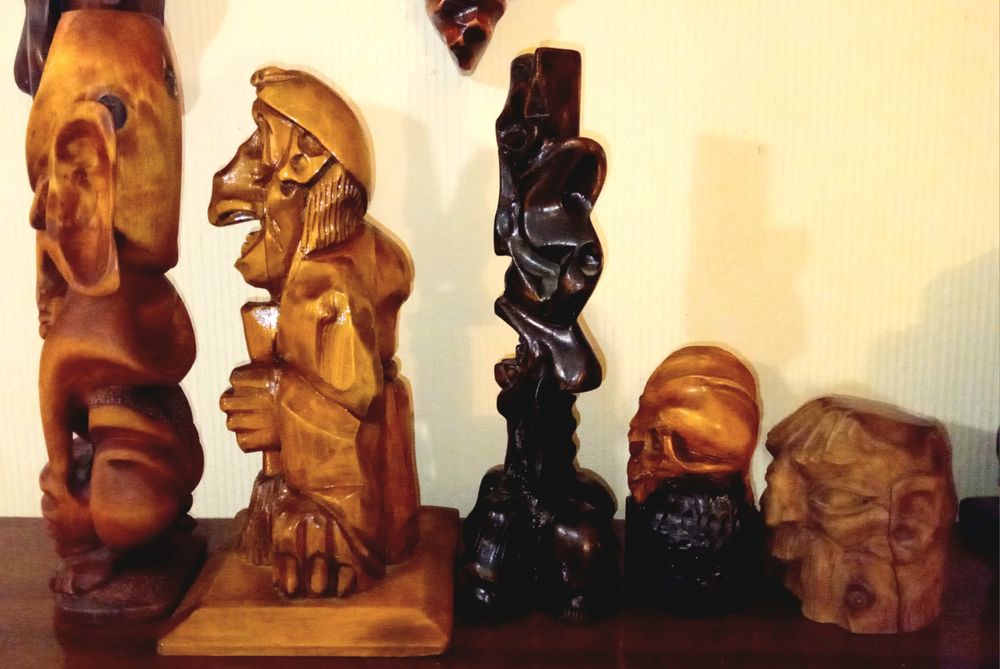 Продам свои работы,статуэтки по деревуреву