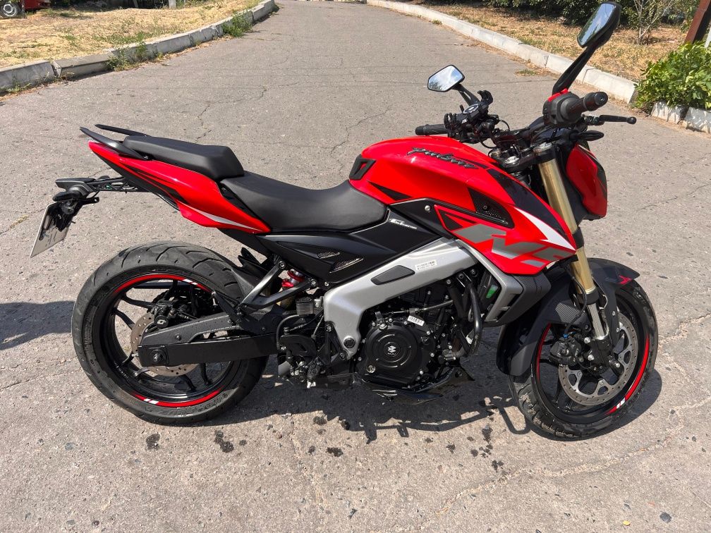 Bajaj pulsar ns400