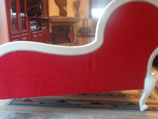 Canapé chaise longue NOVO em lacado branco perola e vermelho