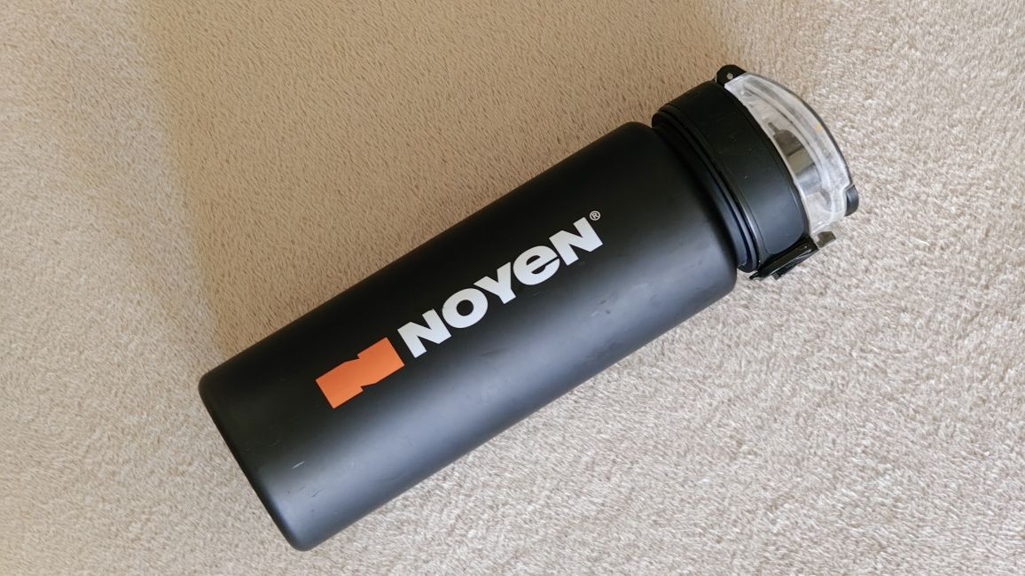 NOYEN czarny bidon / butelka na wodę 750 ml