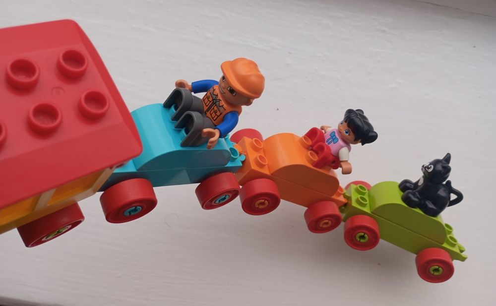 Лего потяг/поїзд з цифрами, додатково ще цифри в комплекті