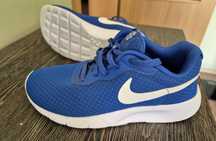 Buty chłopięce Nike Tanjum Easy On Junior rozmiar 36,5