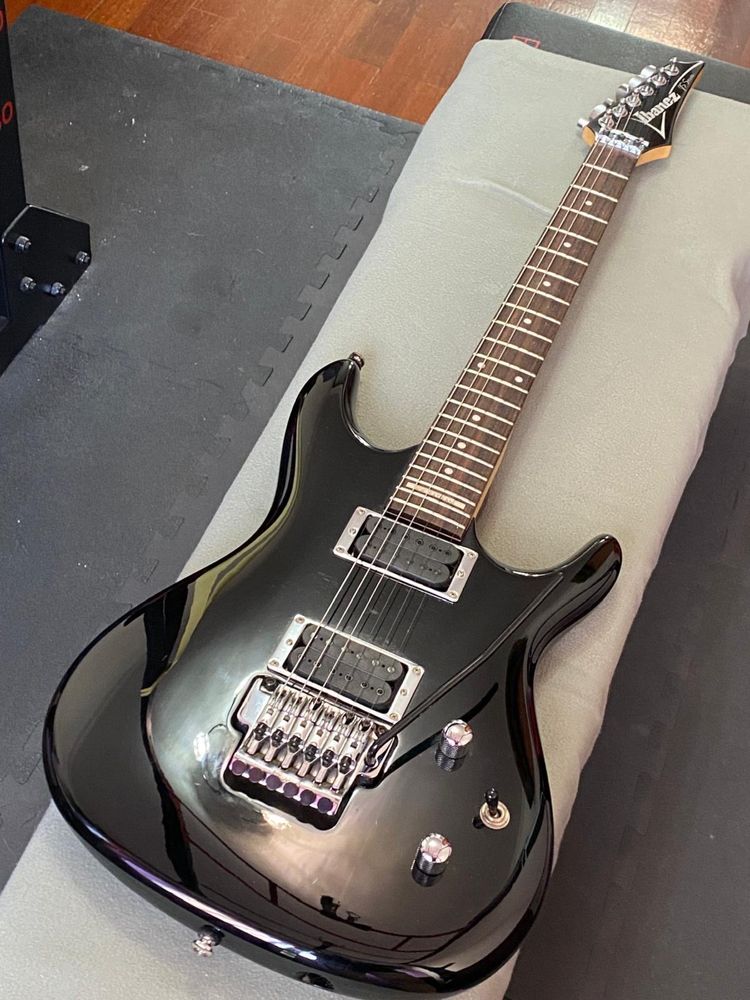 Guitarra eletrica JS100 ibanez em otimo estado