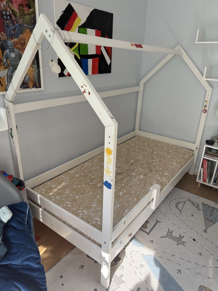 Łóżko 90x200 domek z litego drewna