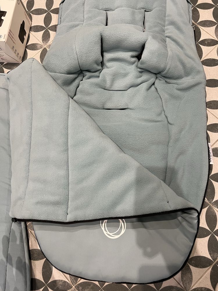 Коляска Bugaboo fox3, зимний футмув, сумка, 2 дождевика, подстаканник