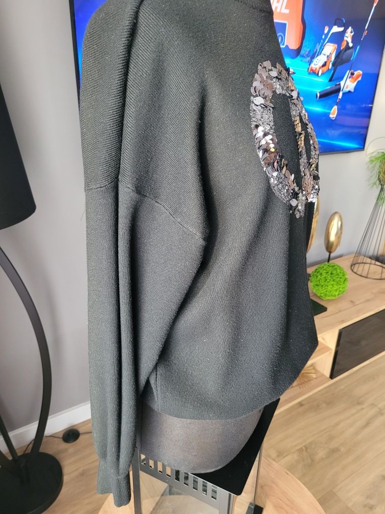 Sweter damski z aplikacją