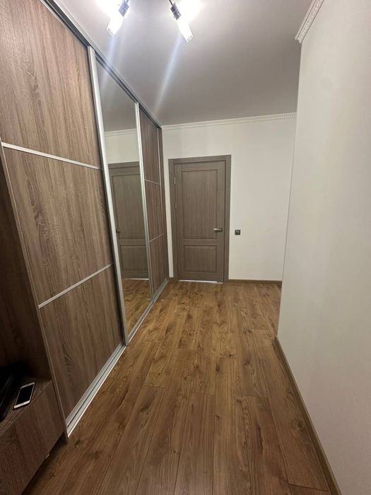 Оренда світлої 2 км квартири в спальному районі міста