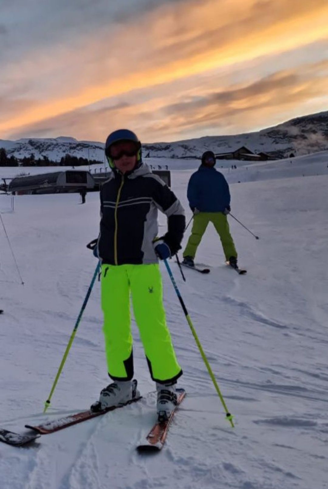 Komplet narciarski 10-12 lat narty kijki buty kurtka spodnie decathlon