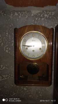 Relógio antigo de parede da Reguladora (carrilhão)