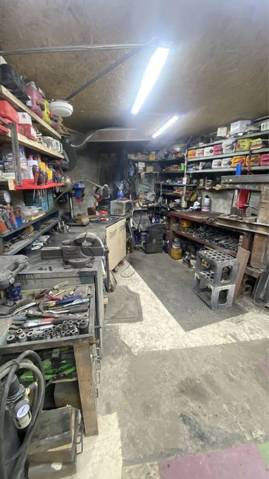 Продається гараж готовий до виконання ремонтних робіт. Завадівська 1в