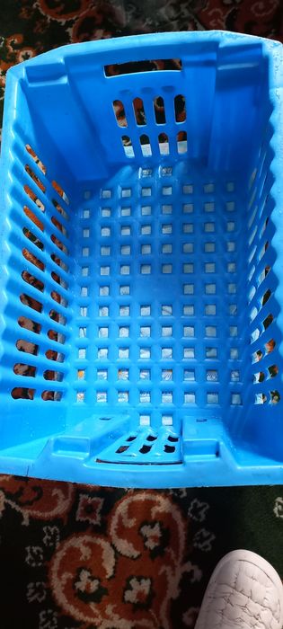 Продам ящики з товстой  пластмасси 6осм ×40см.висота 28 см  .по  350гр