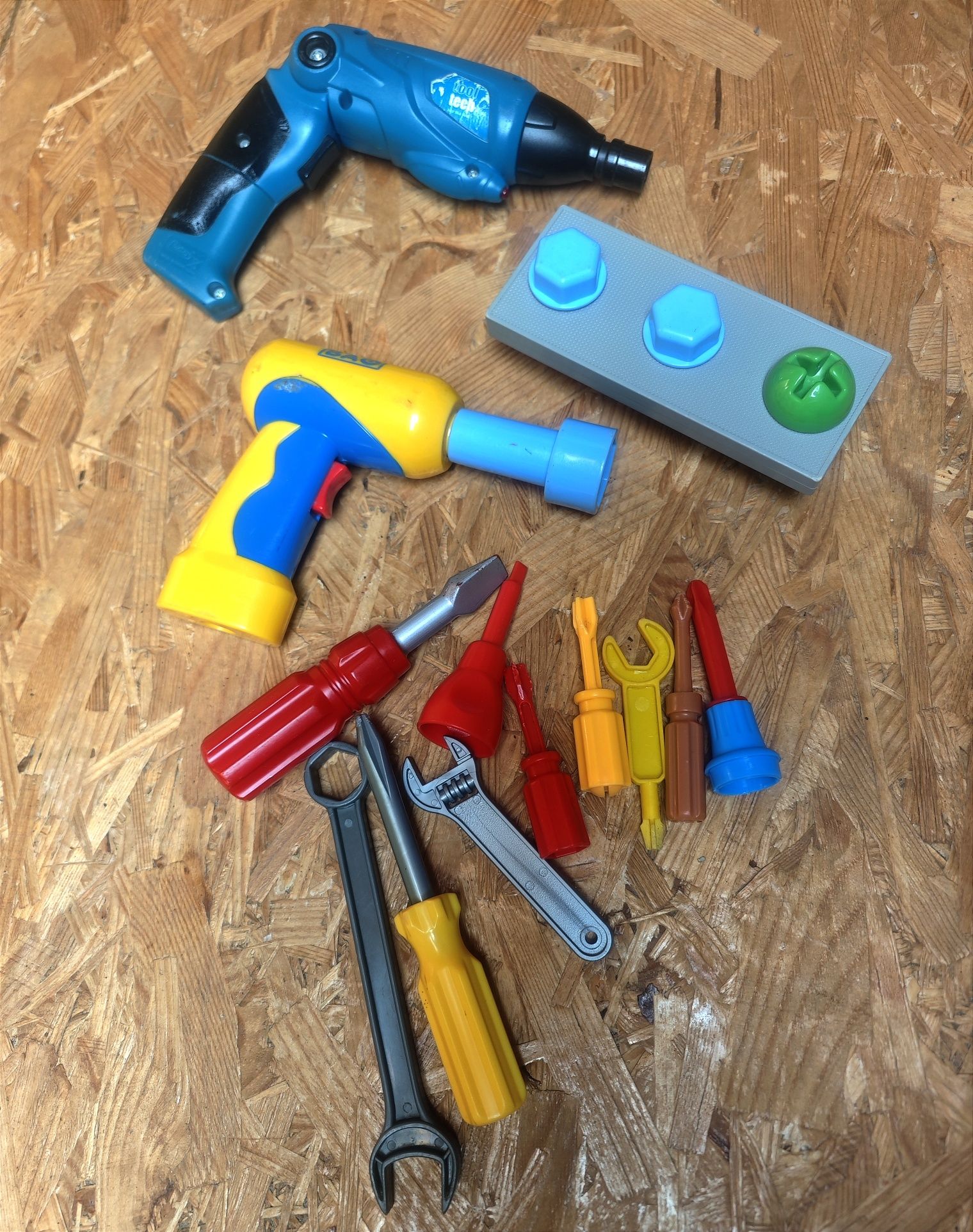 Будівельник Happy Kid Toy столик набір інструменті HAP-P-KID шруповерт