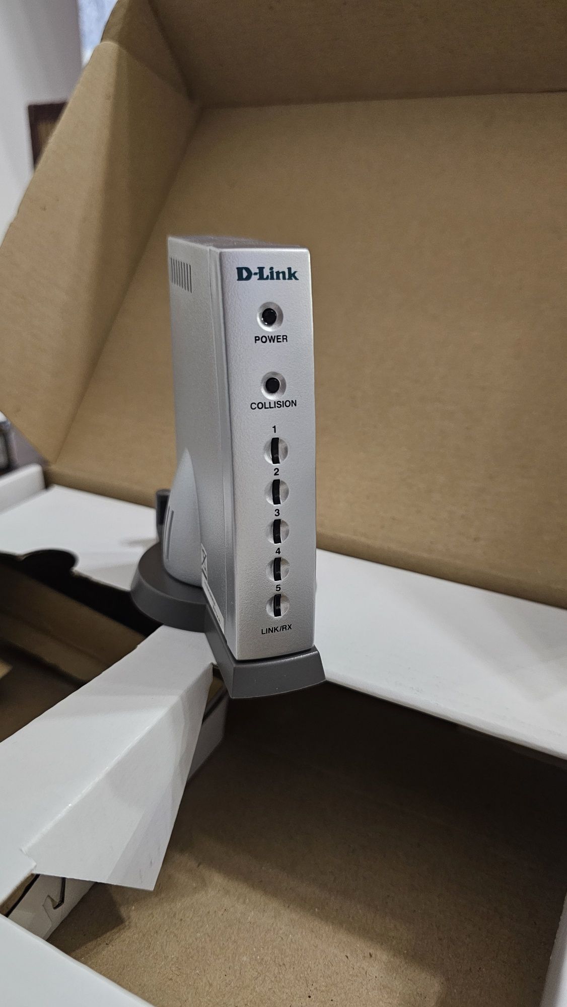 Сетевой концентратор D-Link DE805TP