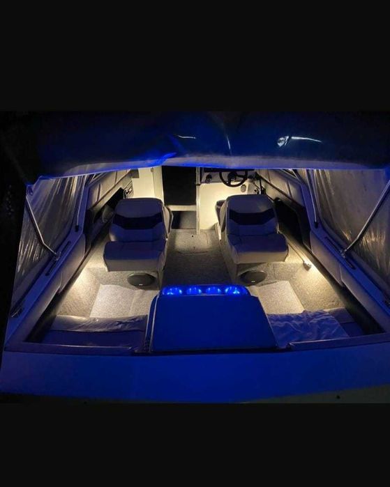 Łódź motorowa BAYLINER (model 1952)