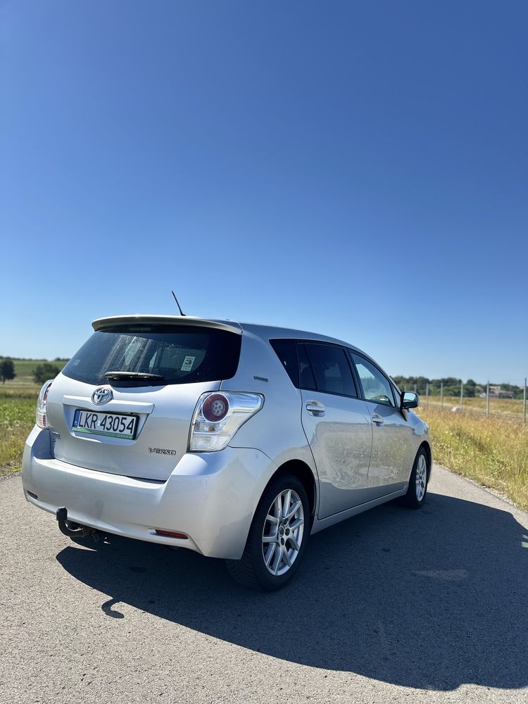 Toyota Verso 2.2d 2011r