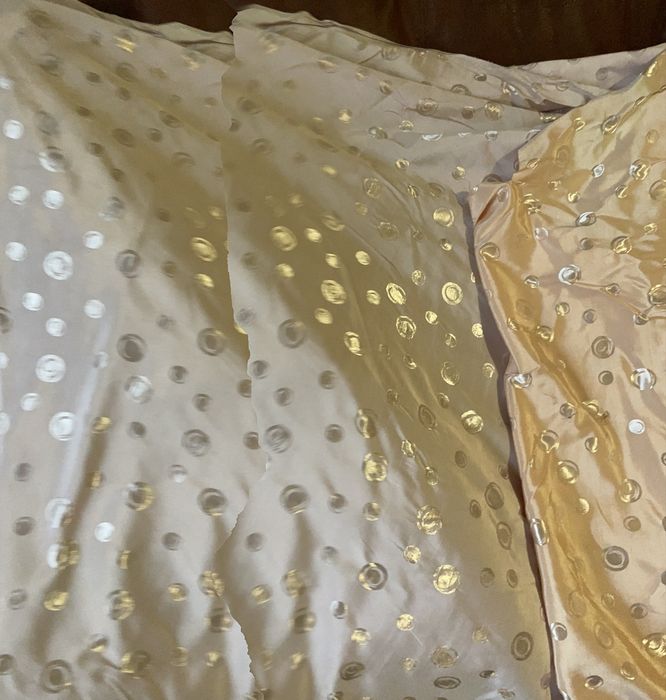 Ткань классная с атласными  кругами