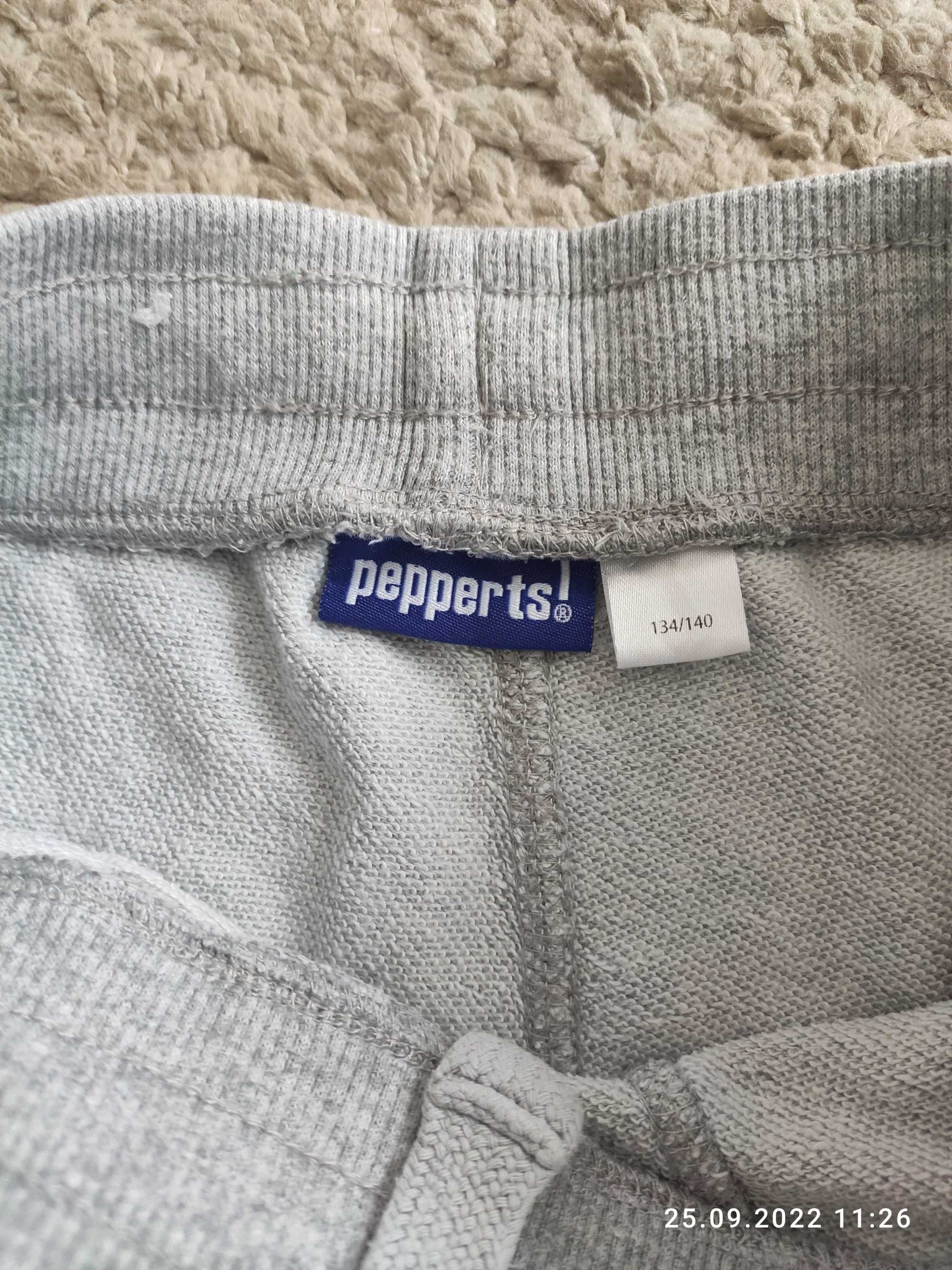 Spodnie dresowe firmy Peppers rozmiar 134-140
