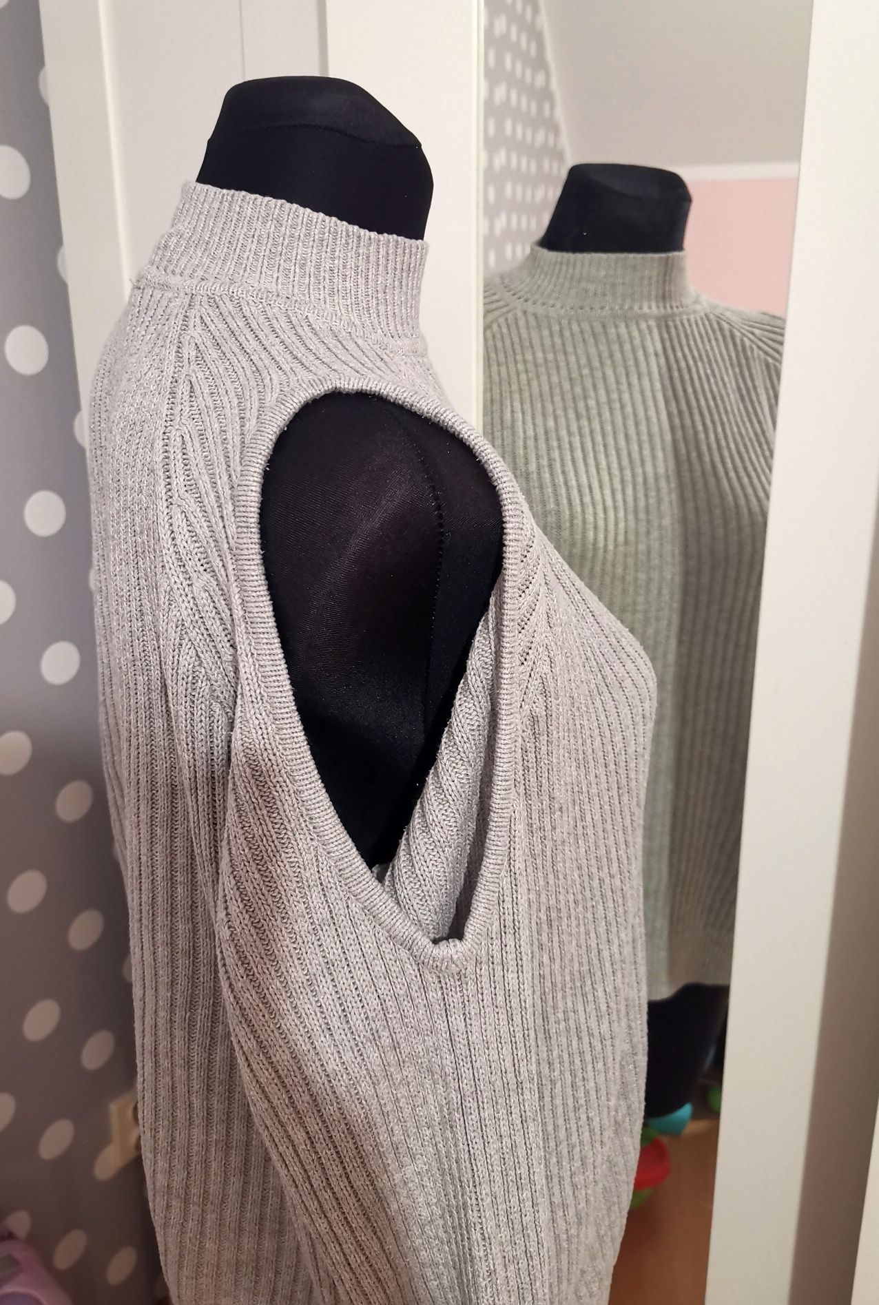 Sweter damski prążek H&M odkryte ramiona xs