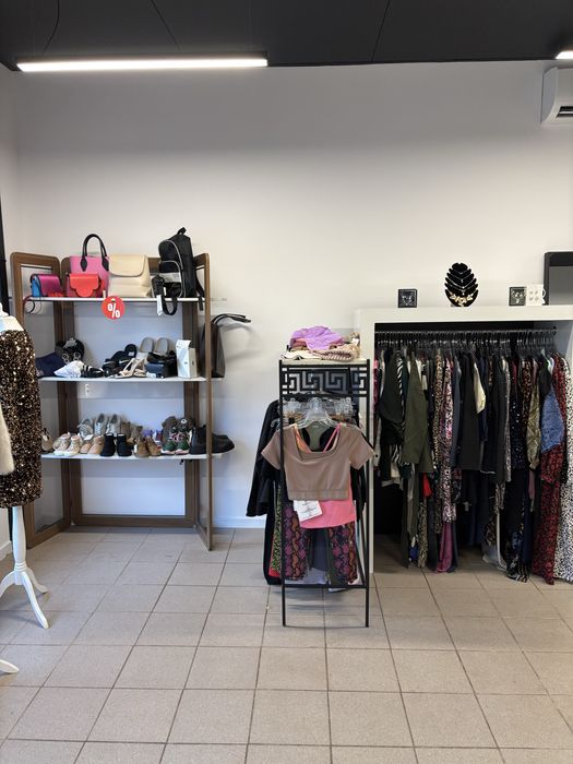 Meble sklepowe wyposażenie sklepu odzieżowego