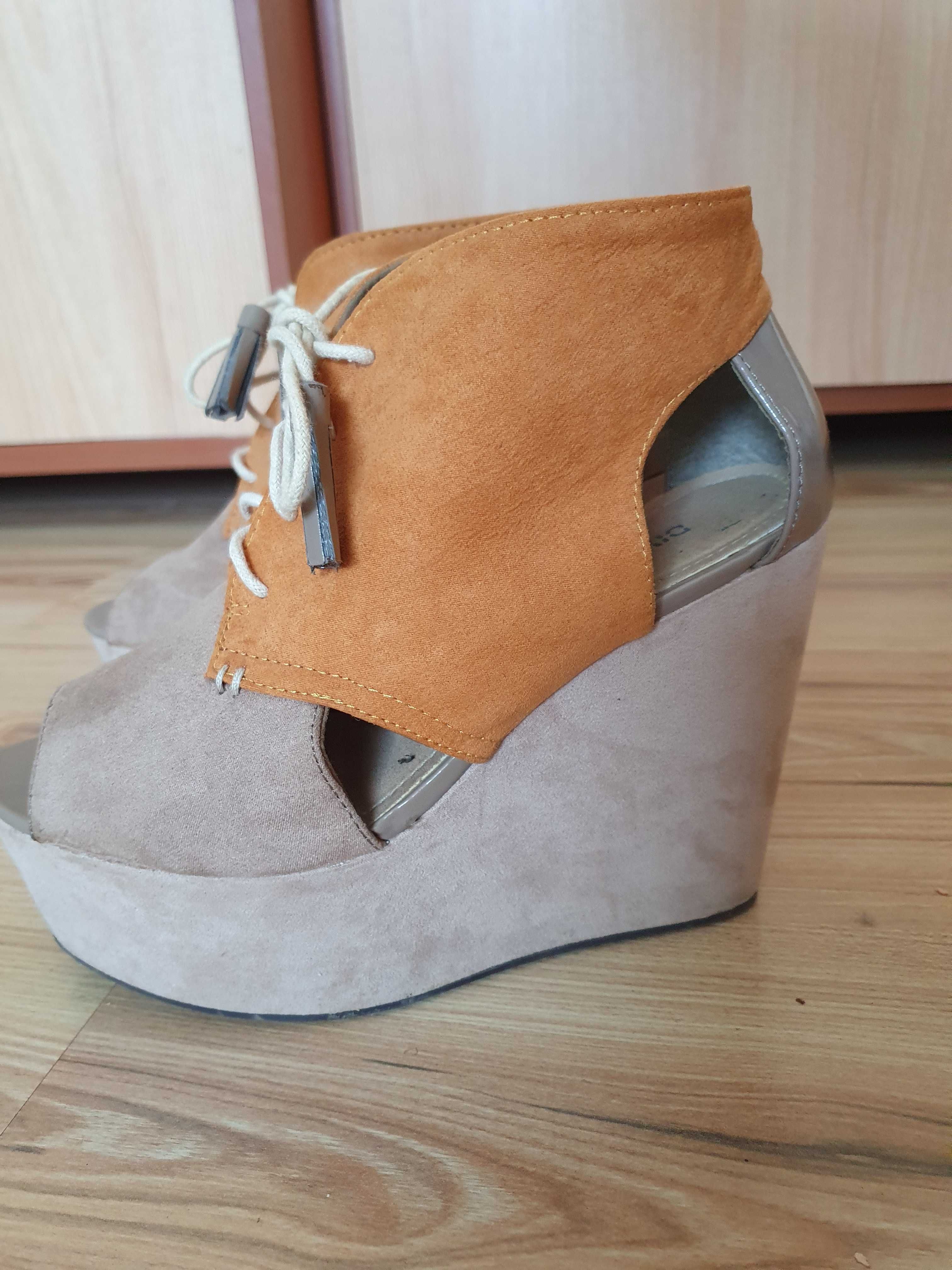 Beżowo-pomarańczowe buty na platformie, H&M, 39