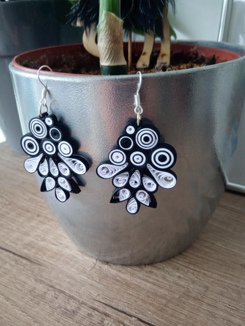 Lekkie kolczyki Quilling czarno-białe