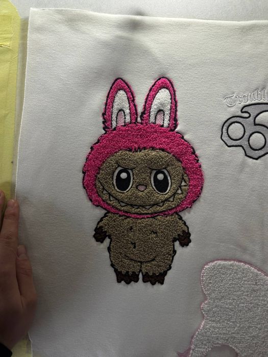 Вишивка на готових виробах або в крою.  Компьютерная машинная вышивка