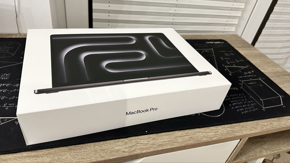 MacBook Pro M 3  16 2023r