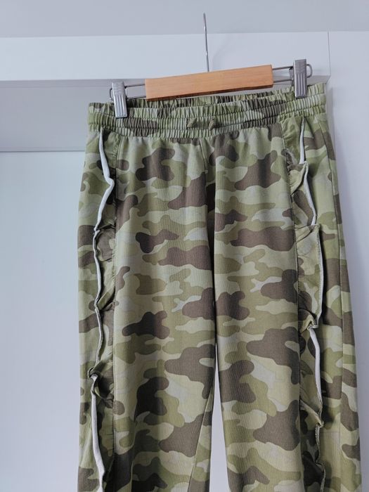 Dresowe spodnie moro Kappahl