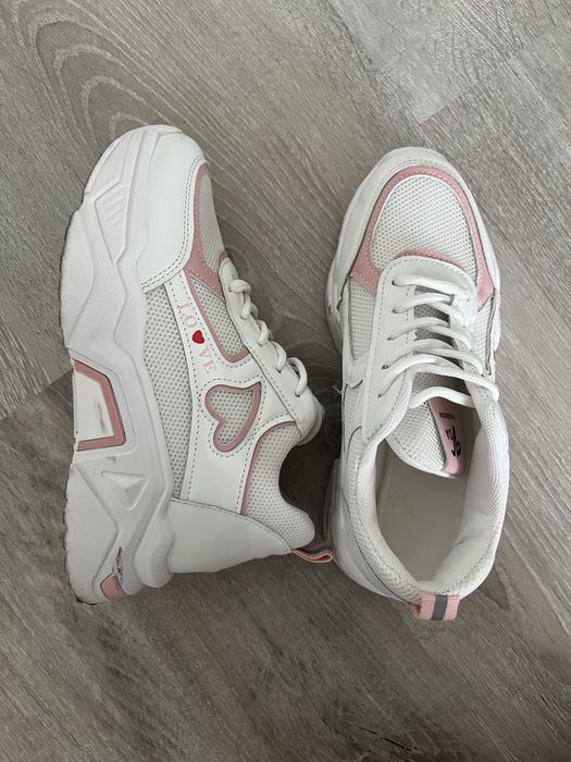Кросівки Sneakers білі з рожевими вставками снікерси