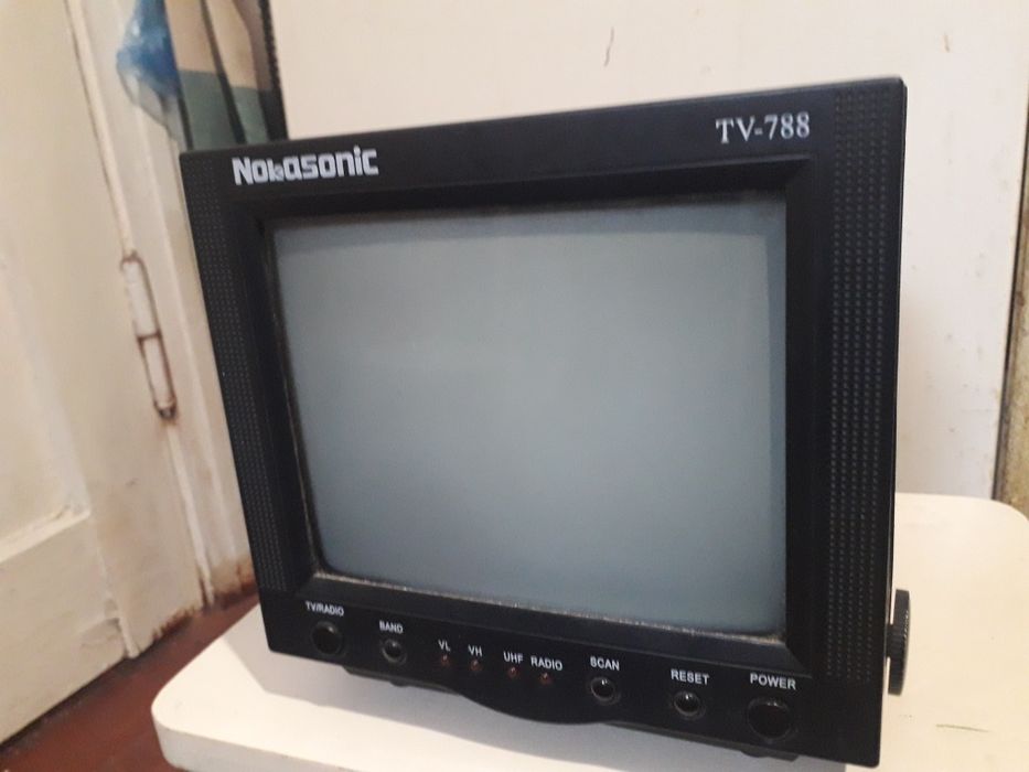Многофункциональный портативный черно-белый телевизор